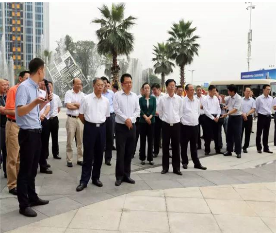 遂宁市党政代表团&ldquo;点赞&rdquo;世纪城：思绪好，，体量大，，妄想大气，，设计高端！