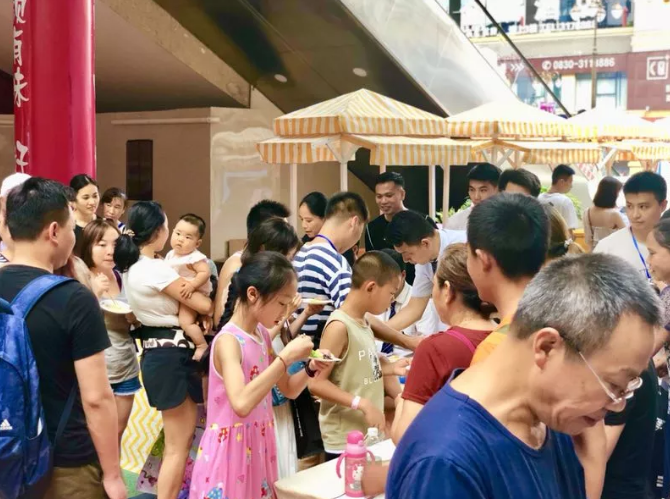 泸州城区惊现影戏里的&ldquo;西虹市首富&rdquo;？？？？