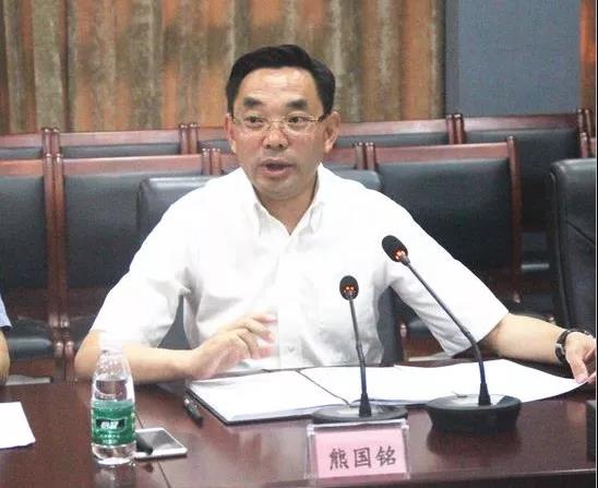 10名考入重本的寒门学子获j9数字站集团爱心资助
